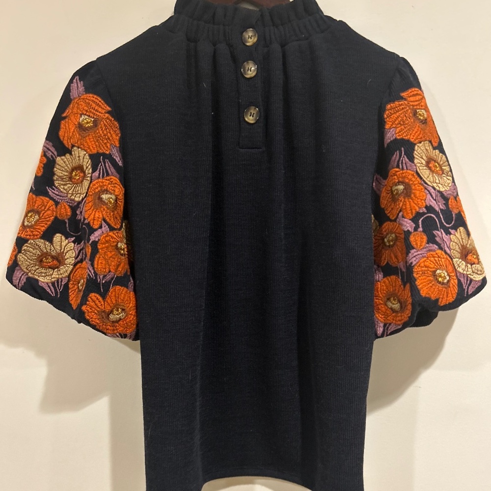 THML Puffer Sleeve Top - Picture 2 of 3